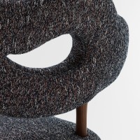 <a href=https://www.galeriegosserez.com/gosserez/artistes/donnersberg-emma.html>Emma Donnersberg</a> - Cloud chair III (Abysse)